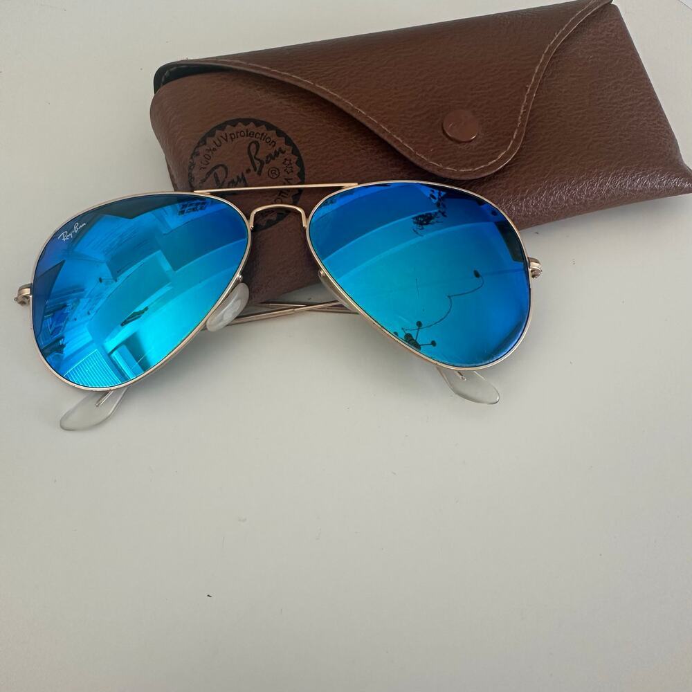 Ray-Ban RB3025 Gold Frame with Blue Mirror Flash Lenses